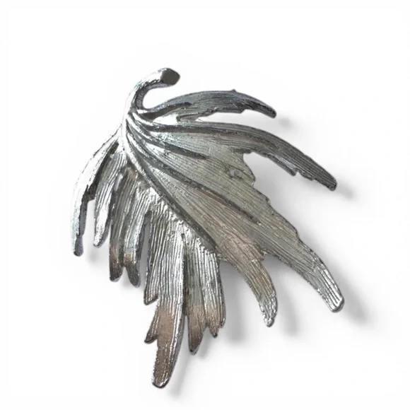 Vintage Mid‑Century Silver‑Tone Leaf Brooch – Sculptural & Weighted - Picture 6 of 13